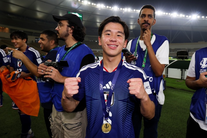 九游官网-决赛对中国远射双响的小仓幸成来自法政大学，身高167身价2.5万欧